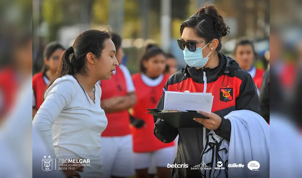 La entrenadora, Lucy Rodríguez, en las pruebas del equipo femenino de FBC Melgar. Foto: Club Melgar La entrenadora, Lucy Rodríguez, en las pruebas del equipo femenino de FBC Melgar. Foto: Club Melgar
