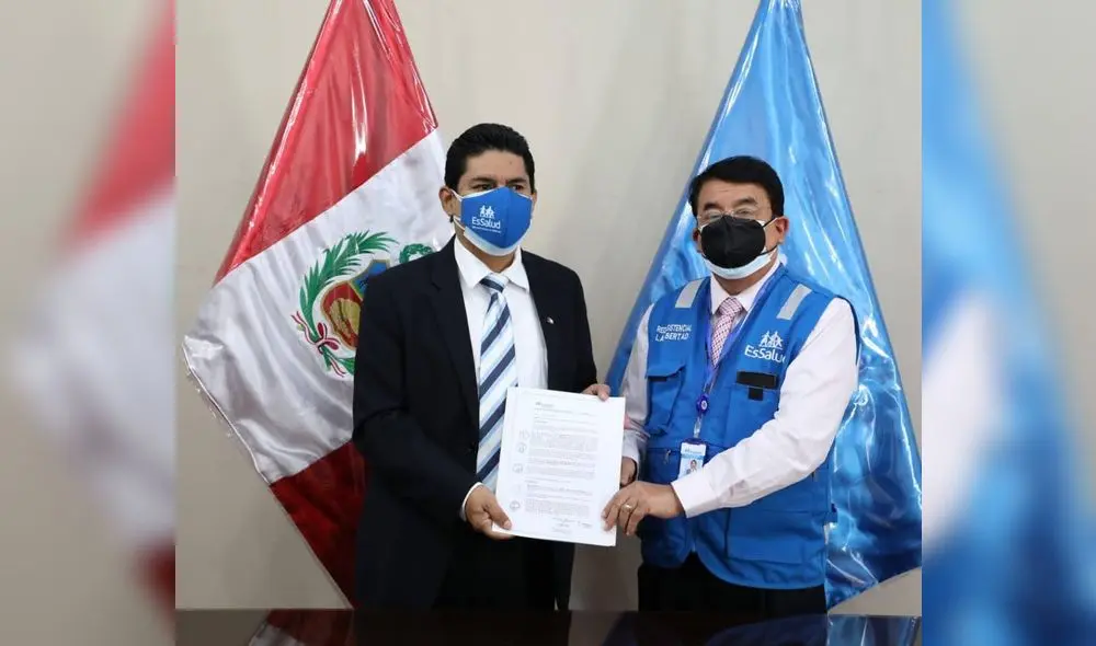 Ruiz fue presentado oficialmente por el gerente de EsSalud Julio García. Foto: EsSalud