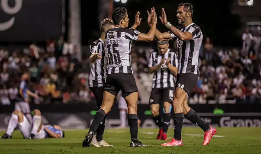 Roque Santa Cruz llegó a Libertad esta temporada procedente de Olimpia. Foto: Libertad
