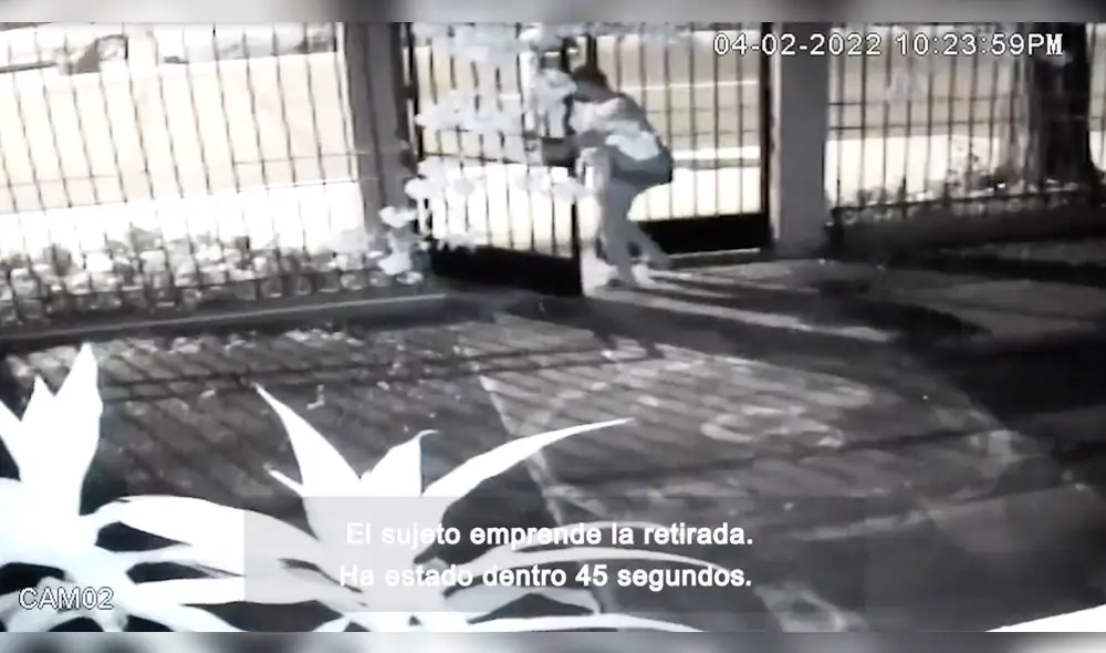 Cámaras de seguridad captaron los momentos en los que un sujeto pretende robar información de las oficinas de IDL Reporteros. Foto: captura de pantalla