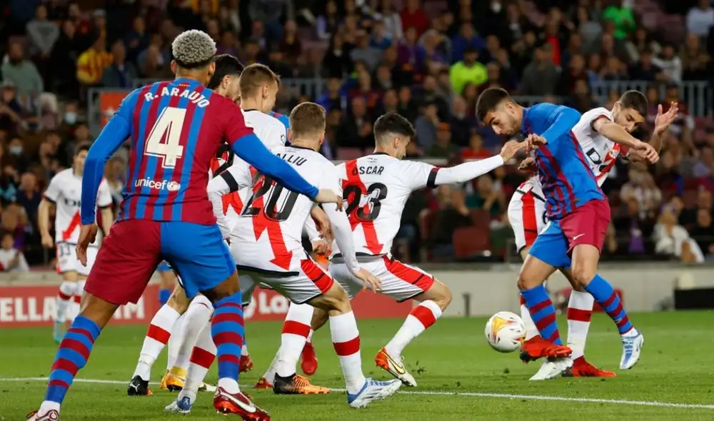 FC Barcelona y Rayo Vallecano juegan en el Camp Nou. Foto: EFE. FC Barcelona y Rayo Vallecano juegan en el Camp Nou. Foto: EFE.