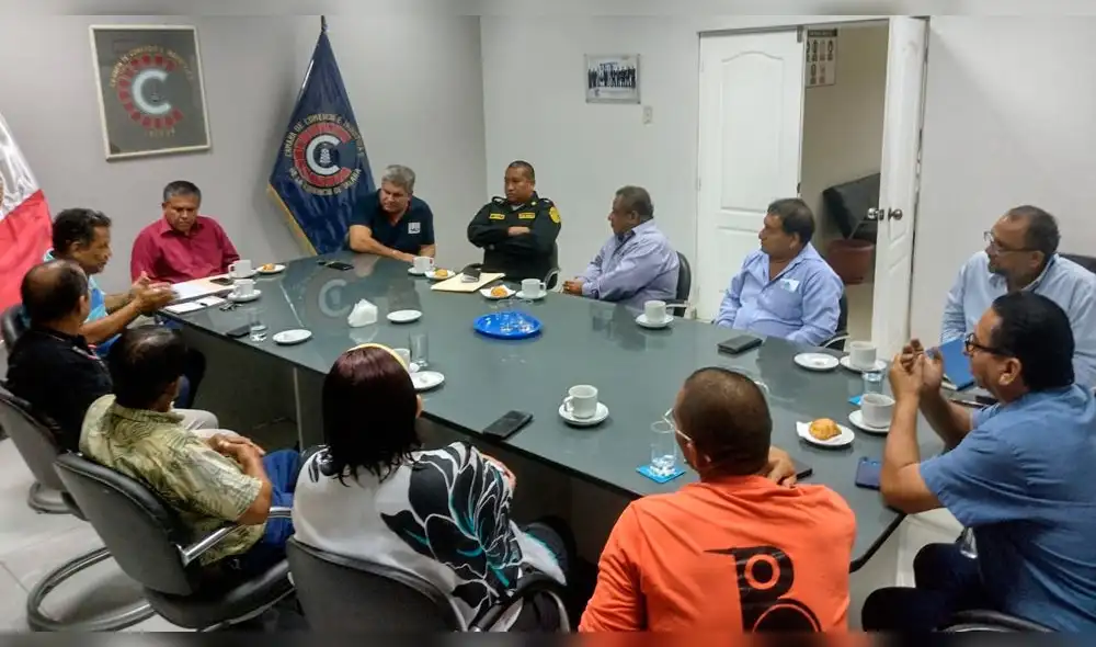 Reunión de directivos de la Cámara de Comercio y comisarios de Talara. Foto: La República