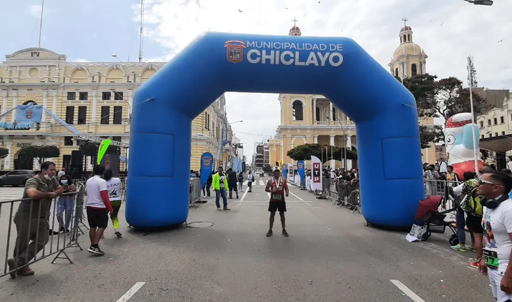 Entre los participantes se pudo encontrar a jóvenes de 16 años y hasta adultos de 71 años. Foto: Carlos Vásquez/URPI
