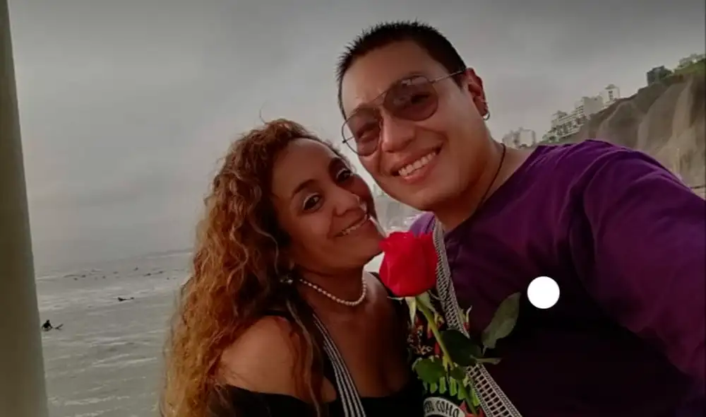 El escritor Christian Castro junto a su esposa, quien actualmente viene siguiendo un tratamiento oncológico. El escritor Christian Castro junto a su esposa, quien actualmente viene siguiendo un tratamiento oncológico.