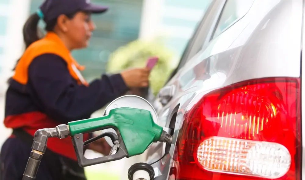 Revisa los precios de los combustibles hoy, lunes 25 de abril, en los grifos de Lima y Callao. Foto: Andina