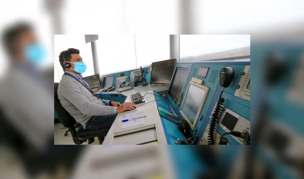 Los controladores aéreos ayudan a guiar los aviones tanto en tierra como en aire. Foto: Gobierno del Perú