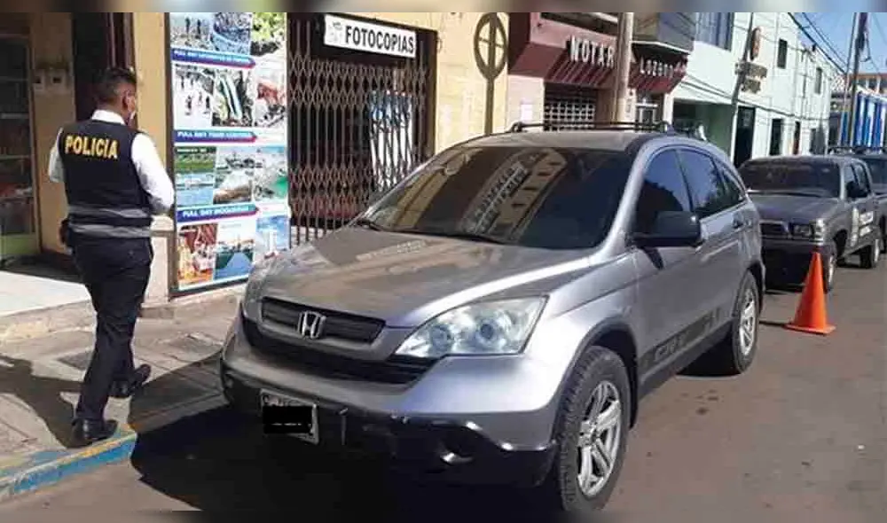 En 2021, el funcionario fue intervenido en avenida Billinghurst manejando el mismo vehículo con síntomas de ebriedad y en pleno toque de queda. Foto: PNP En 2021, el funcionario fue intervenido en avenida Billinghurst manejando el mismo vehículo con síntomas de ebriedad y en pleno toque de queda. Foto: PNP