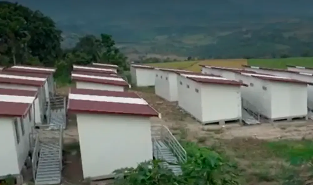 Los módulos prefabricados fueron construidos en terreno inestable. Foto: capture de América TV