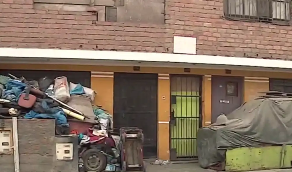 Mujer de 31 años habría sido mantenida cautiva más de 20 años en el segundo piso de una vivienda en San Juan de Lurigancho. Foto. América TV