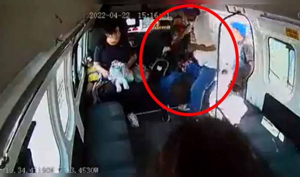 Las otras dos mujeres que estaban dentro del vehículo entregaron sus pertenencias sin oponer resistencia. Foto: captura de Debate Las otras dos mujeres que estaban dentro del vehículo entregaron sus pertenencias sin oponer resistencia. Foto: captura de Debate