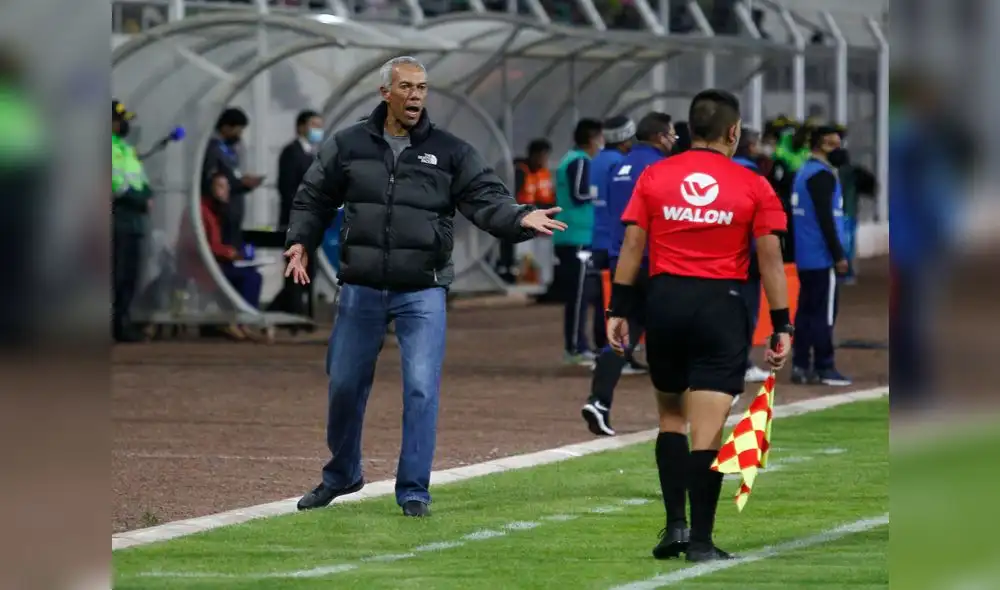 Valencia mortificado por la presión de los hinchas. Foto: La República