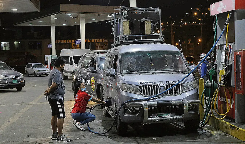 Sin efecto. Pese a eliminarse el ISC, grifos no reducen precios. Foto: Gerardo Marín/La República