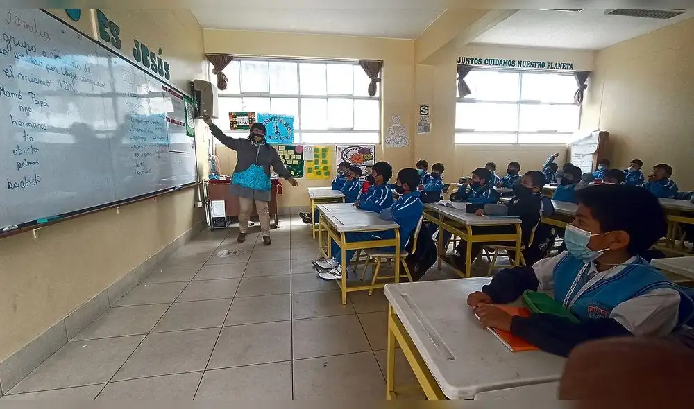Más cantidad. En el colegio emblemático Inca Garcilaso de la Vega de Cusco se permitirá 30 alumnos por salón. Antes el estudiantado se dividía en dos grupos. Foto: La República