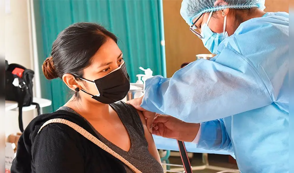 Las empresas que permitan el ingreso de personal que no cuenta con las tres dosis contra la COVID-19 serán sancionadas por Sunafil. Foto: Minsa