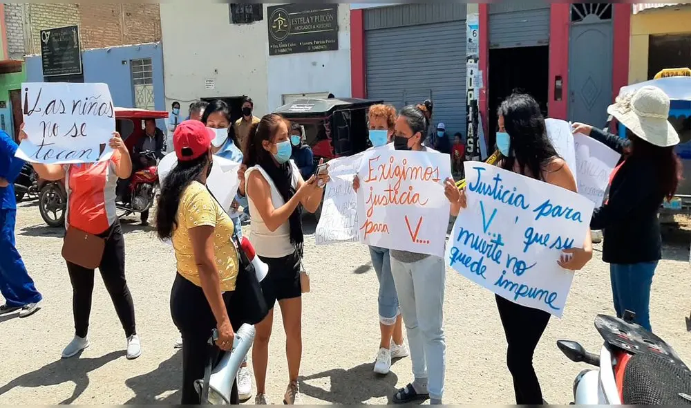 Familiares y vecinos exigen exhaustiva investigación de embarazo y muerte de menor. Foto: La República Familiares y vecinos exigen exhaustiva investigación de embarazo y muerte de menor. Foto: La República