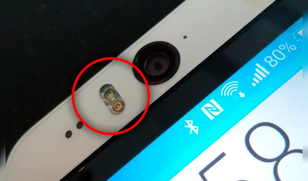 El flash de la cámara frontal ayuda a tomar fotos con mayor iluminación en la noche. Foto: El País El flash de la cámara frontal ayuda a tomar fotos con mayor iluminación en la noche. Foto: El País