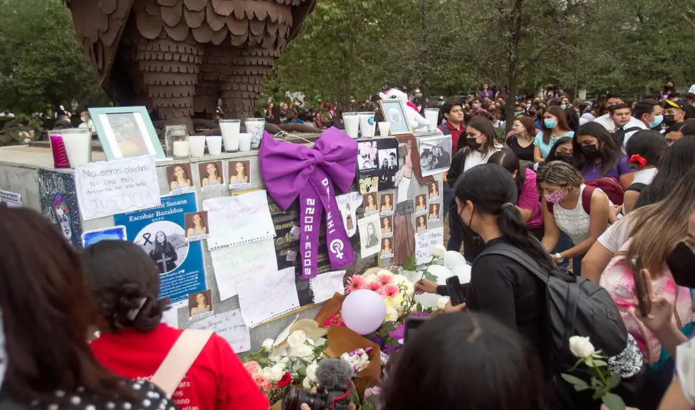 Homenaje a Debanhi Escobar en la Facultad de Derecho de la Universidad Autónoma de Nuevo León. Foto: EFE