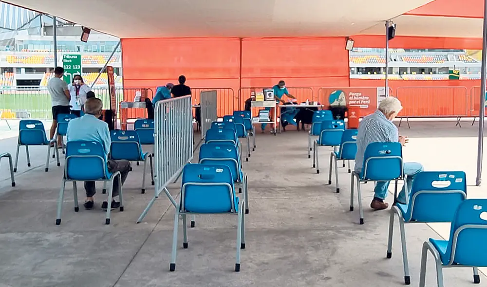 Efecto vacuna. Así lucía la tarde de ayer el vacunatorio de la Videna. Según el personal de salud, se ha reducido el número de usuarios en los últimos días. Foto: difusión Efecto vacuna. Así lucía la tarde de ayer el vacunatorio de la Videna. Según el personal de salud, se ha reducido el número de usuarios en los últimos días. Foto: difusión
