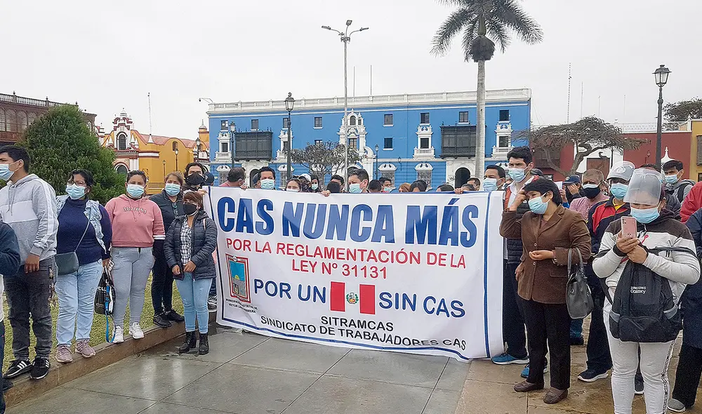 Piden claridad. Son más de 360.00 los trabajadores CAS que esperan una definición sobre la continuidad de este régimen. Foto: Jaime Mendoza Ruiz/La República Piden claridad. Son más de 360.00 los trabajadores CAS que esperan una definición sobre la continuidad de este régimen. Foto: Jaime Mendoza Ruiz/La República