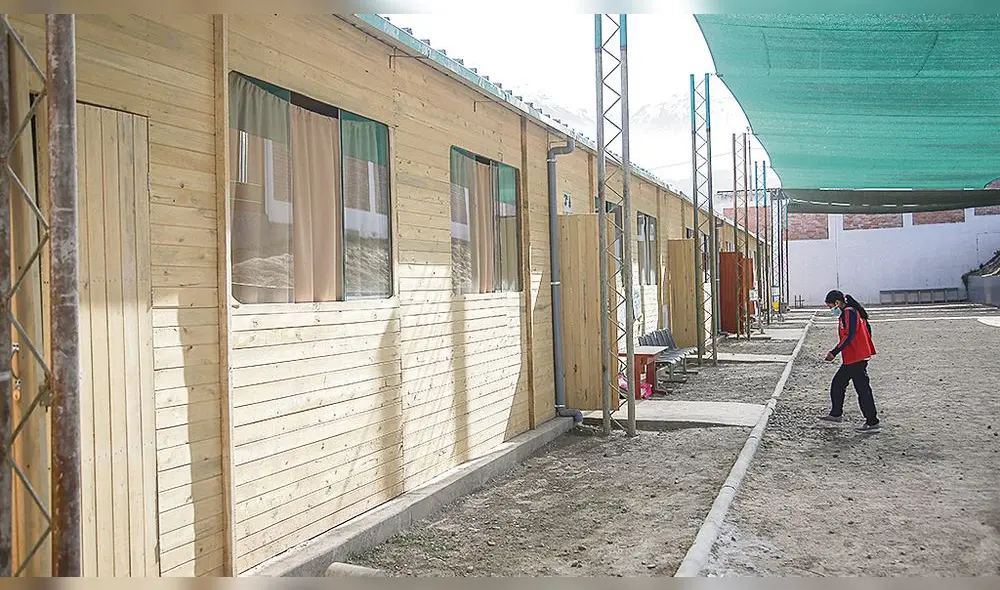Déficit. Colegio Peruarbo de Cerro Colorado necesita 7 aulas más para que alumnos de primaria y secundaria retornen. Foto: La República