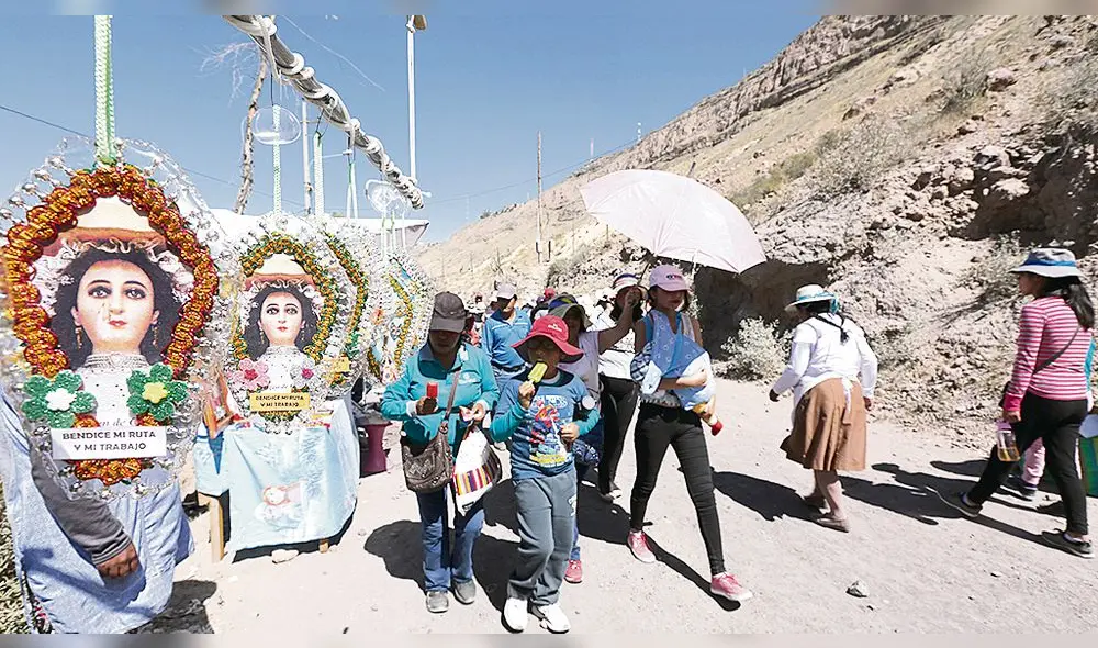 Peregrinación. Creyentes esperan llegar al santuario de la Virgen de Chapi. Comuneros de Polobaya tomaron el control de Siete Toldos. Foto: La República