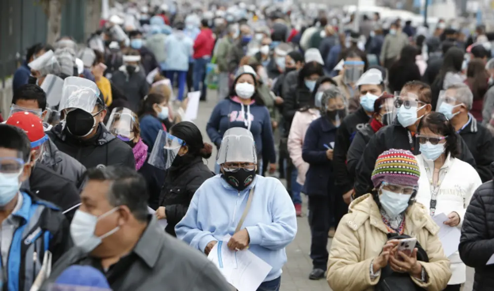 La influenza A(H3N2), al igual que la COVID-19, se transmite a través de gotas de saliva infectadas con el virus. Foto: La República