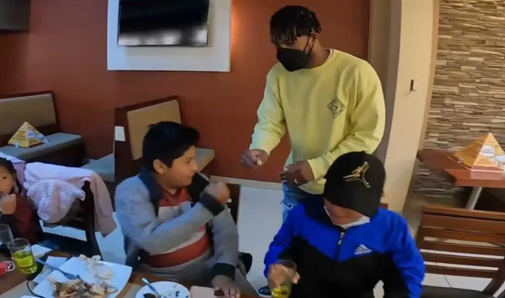 Portero de FBC Melgar agasajó a niños de escasos recursos económicos. Foto: El Pepe