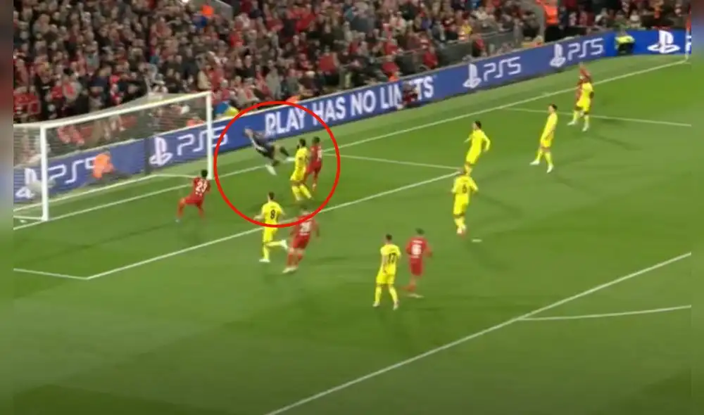 Gerónimo Rulli intentó reaccionar, pero no logró evitar el primero de los reds. Foto: captura Fox Sports Gerónimo Rulli intentó reaccionar, pero no logró evitar el primero de los reds. Foto: captura Fox Sports