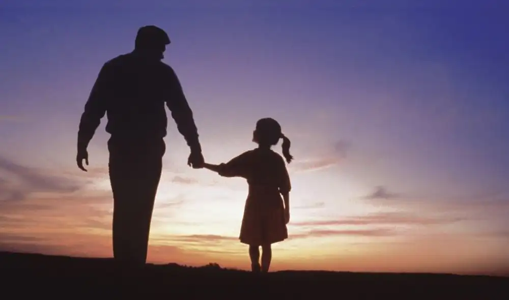 La joven se encuentra bastante agradecida con quien considera su padre biológico. Foto: T13 La joven se encuentra bastante agradecida con quien considera su padre biológico. Foto: T13