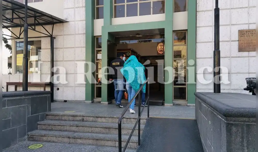 Menor fue trasladada a la Divincri para realizar las diligencias. Foto: La República Menor fue trasladada a la Divincri para realizar las diligencias. Foto: La República