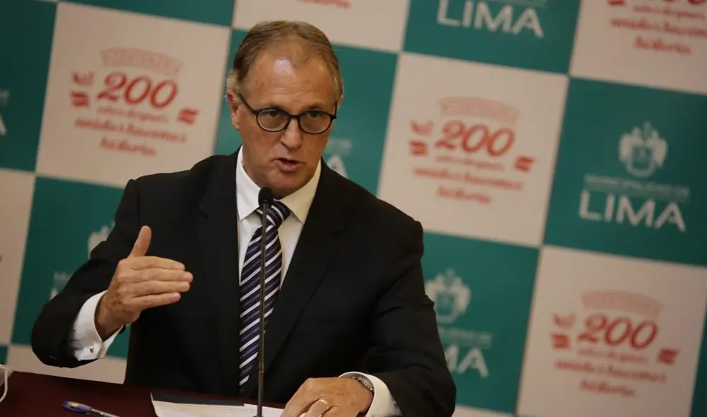Jorge Muñoz presentó un audio que revela la conversación entre dos funcionarios de la Municipalidad de Lima. Foto: John Reyes/La República