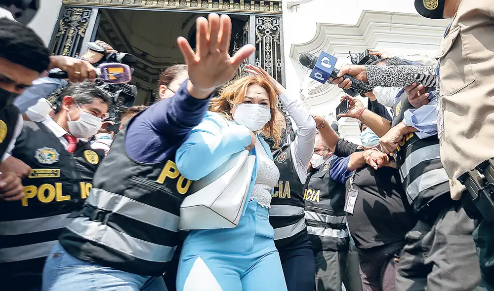 Puesta en escena. Una descomunal fuerza de seguridad protegió a Karelim López en su visita al Parlamento. Foto: Antonio Melgarejo/La República