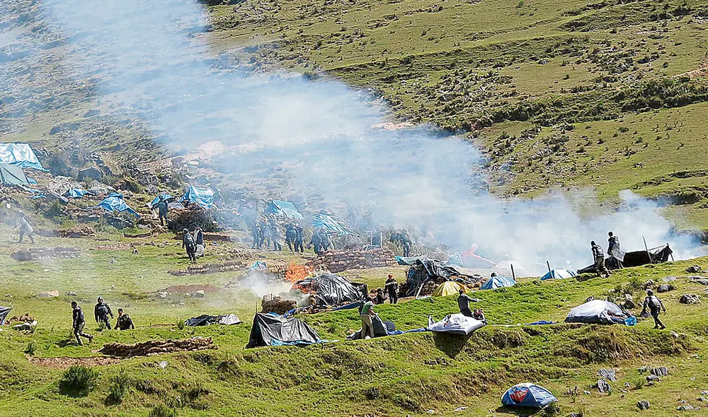 El dato. Desde hace dos semanas, Las Bambas estuvo paralizada. El Ejecutivo se enfocó en su proyecto de nueva Constitución y no resolvió este conflicto, dejando que la violencia crezca. Foto: Raúl Cabrera/La República El dato. Desde hace dos semanas, Las Bambas estuvo paralizada. El Ejecutivo se enfocó en su proyecto de nueva Constitución y no resolvió este conflicto, dejando que la violencia crezca. Foto: Raúl Cabrera/La República