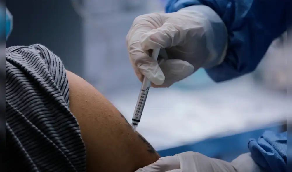 Para recibir la cuarta dosis se debe esperar a que hayan pasado cinco meses desde la aplicación de la tercera. Foto: John Reyes /La República Para recibir la cuarta dosis se debe esperar a que hayan pasado cinco meses desde la aplicación de la tercera. Foto: John Reyes /La República