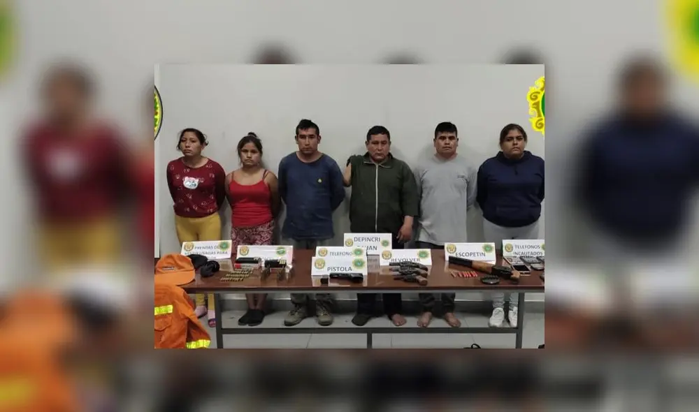 Durante el registro personal se les encontró tres armas de fuego, cartuchos de arma de fuego, entre otras especies. Foto: PNP Durante el registro personal se les encontró tres armas de fuego, cartuchos de arma de fuego, entre otras especies. Foto: PNP