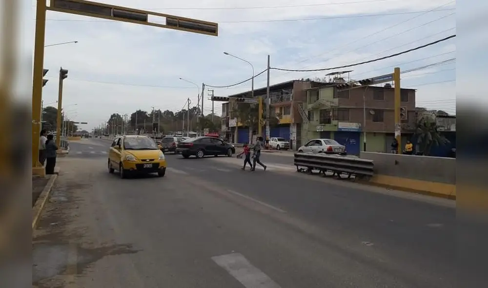 En inmediaciones de este semáforo ocurrió el atraco. Foto. PNP En inmediaciones de este semáforo ocurrió el atraco. Foto. PNP