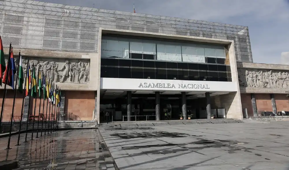 Rápidamente desalojaron el Parlamento de Ecuador. Foto: @Cupsfire_gye/Twitter