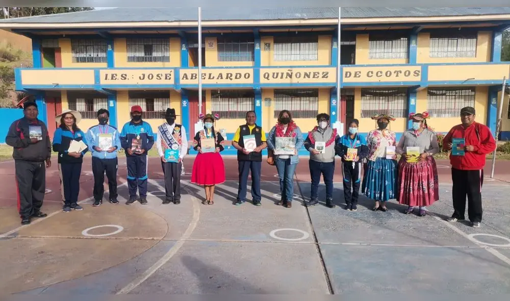 Pobladores recibieron textos. Foto: Biblioteca Nacional del Perú