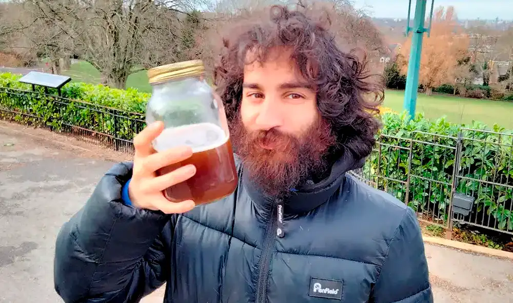 Harry Matadeen afirmó que ha estado bebiendo su orina desde el 2016. Foto: Jam Press Harry Matadeen afirmó que ha estado bebiendo su orina desde el 2016. Foto: Jam Press