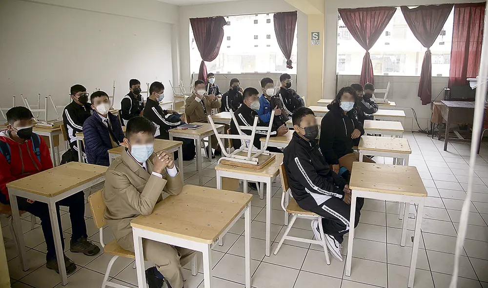 Presencial. Desde la otra semana las aulas deberán estar llenas. Aún se usará las mascarillas. Foto: Rodrigo Talavera / La República