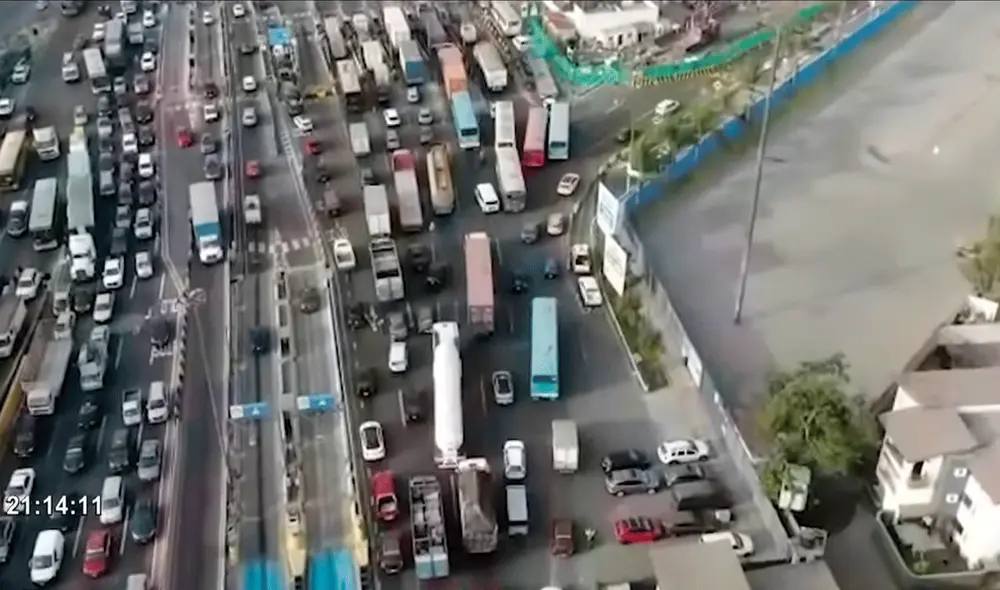 La vía alterna de Evitamiento instalada por el municipio de La Molina permite el ingreso a Separadora Industrial sin pagar el peaje de Lima Expresa. Foto: LR La vía alterna de Evitamiento instalada por el municipio de La Molina permite el ingreso a Separadora Industrial sin pagar el peaje de Lima Expresa. Foto: LR