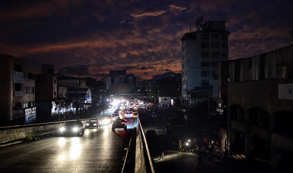 Reportan interrupción del servicio eléctrico en Caracas y varios estados de Venezuela este viernes 29 de abril de 2022. Foto: AFP/referencial Reportan interrupción del servicio eléctrico en Caracas y varios estados de Venezuela este viernes 29 de abril de 2022. Foto: AFP/referencial