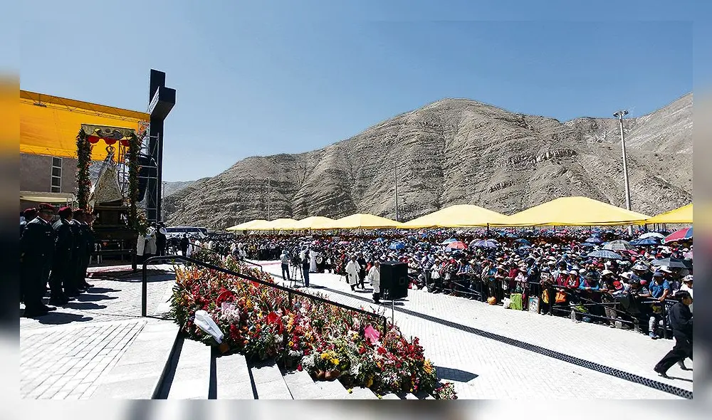 Eucaristía. Las misas de hoy y mañana serán en la explanada.