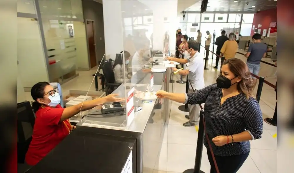 El Banco de la Nación  precisó que su página web cuenta con un semáforo de atención que indica si una agencia se encuentra libre. Foto: BN