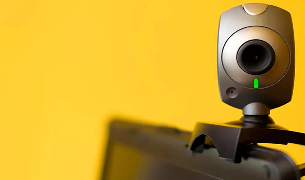 Si la luz se enciende sola es muy probable que alguien esté usando tu webcam de forma remota. Foto: AVG Si la luz se enciende sola es muy probable que alguien esté usando tu webcam de forma remota. Foto: AVG
