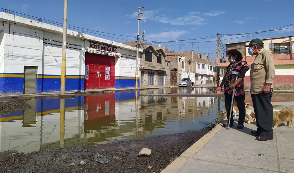 Los indignados moradores manifestaron que esta situación afecta a los negocios locales. Foto: Rosa Quincho