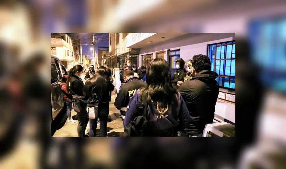 Se detuvo preliminarmente por el plazo de 7 días a dos presuntas explotadoras sexuales de adolescentes y tres supuestos clientes de dicha actividad ilegal. Foto: Ministerio Público.