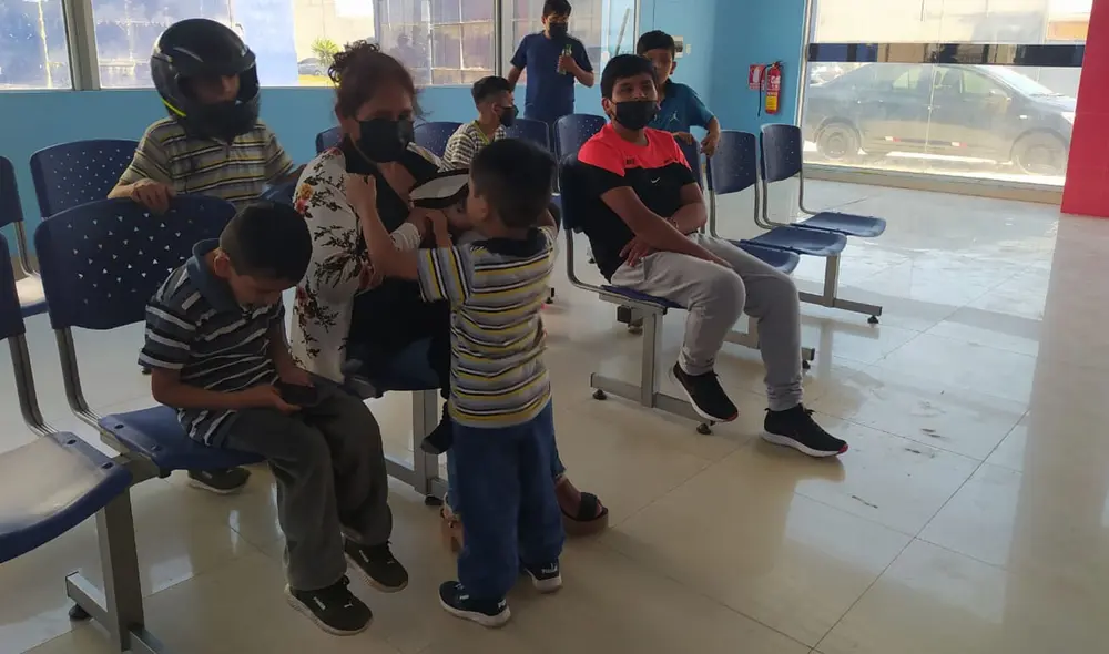 Hasta el lugar, llegó personal de la PNP para tomar las declaraciones de las personas agraviadas. Foto: Rosa Quincho