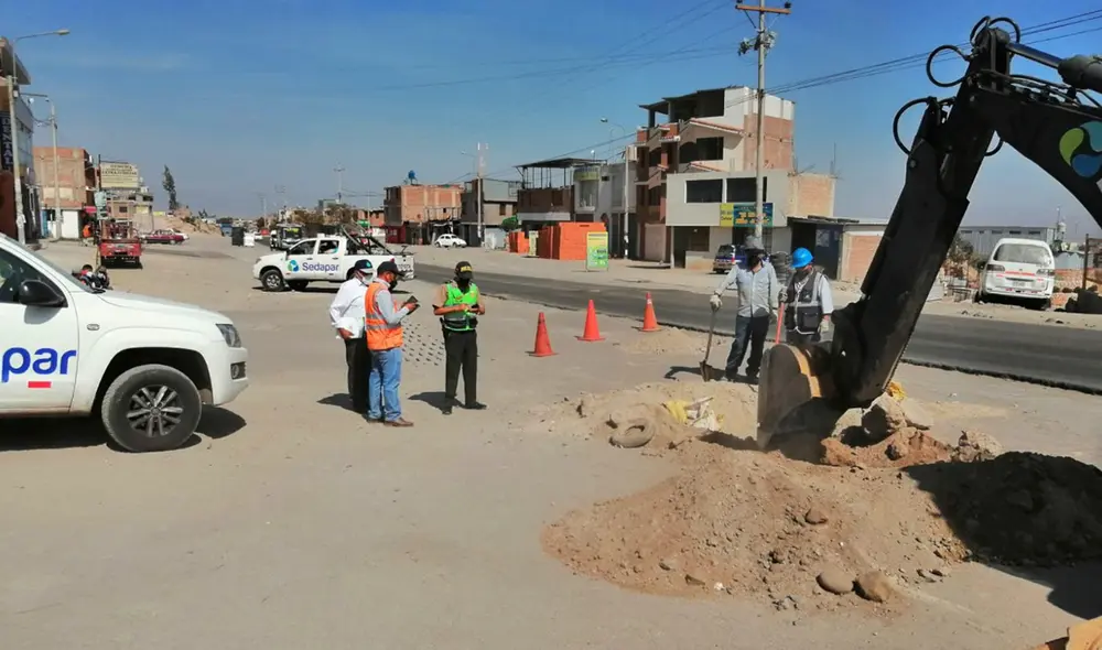 Fue necesario el uso de maquinaria pesada para detectar la ilegal conexión. Foto: Sedapar Fue necesario el uso de maquinaria pesada para detectar la ilegal conexión. Foto: Sedapar