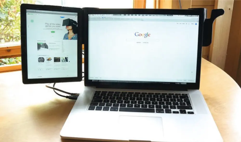 Mejora tu rendimiento en laboral o estudiantil trabando con una PC con dos pantallas. Foto: Xataka